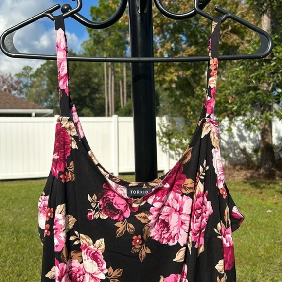 ~e New Torrid floral cami - Picture 4 of 9